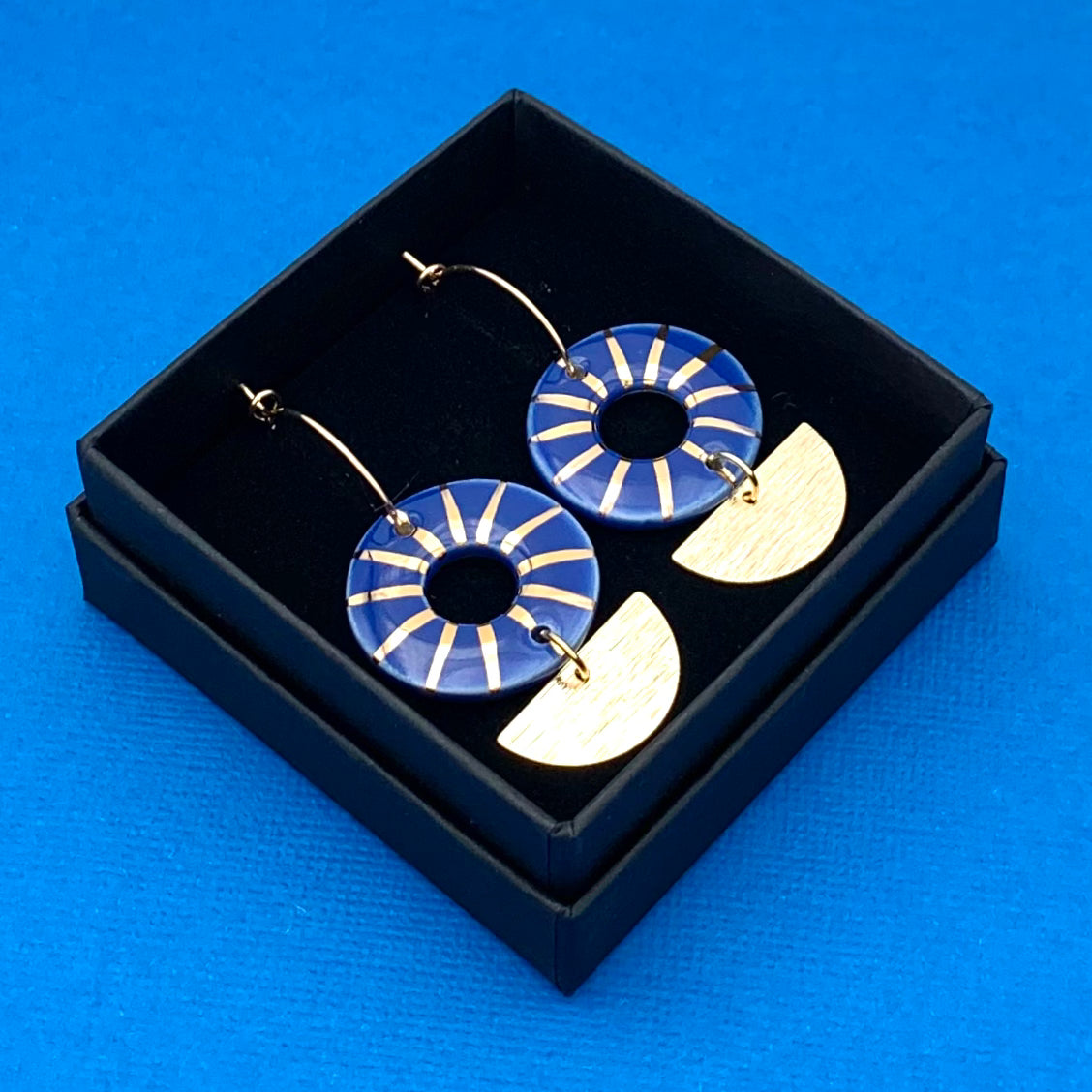 Boucles oeillet, bleu et or