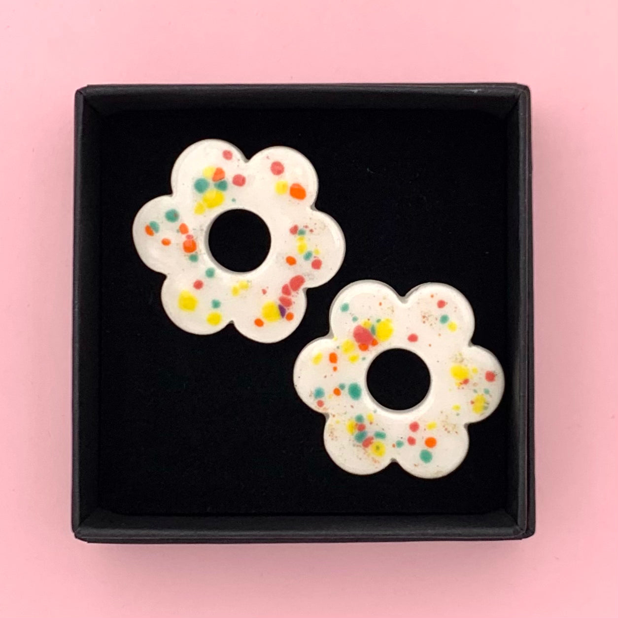 Boucles petites fleurs mouchetées multicolores