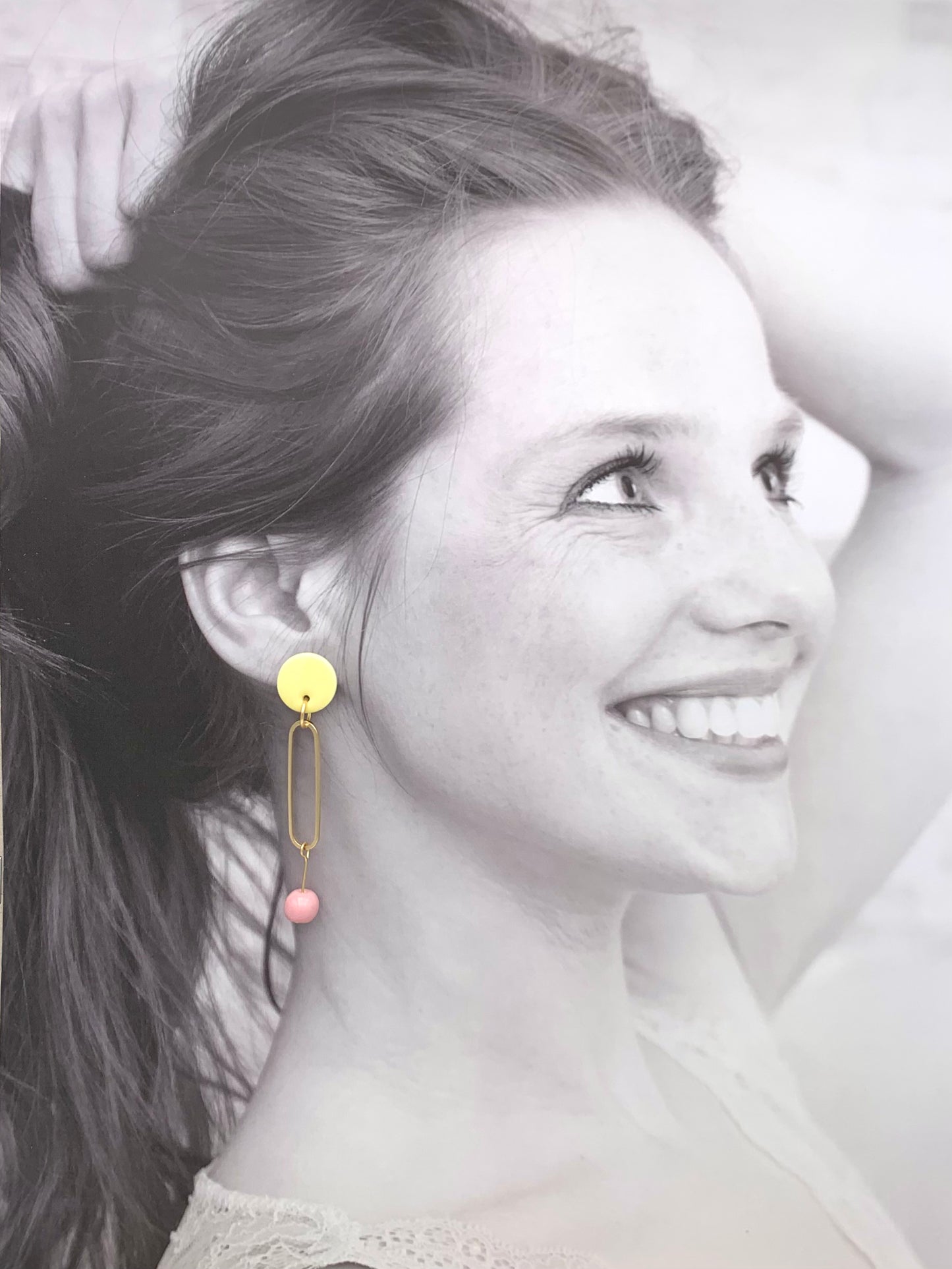 Boucles à perle, jaune clair et rose pâle