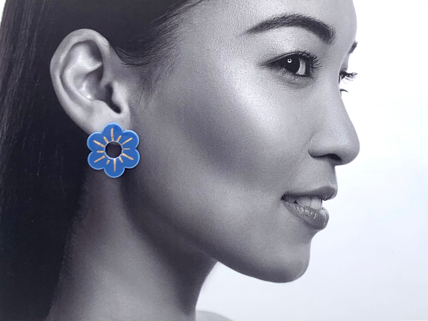 Boucles d'oreilles petite fleur, bleu azur et or