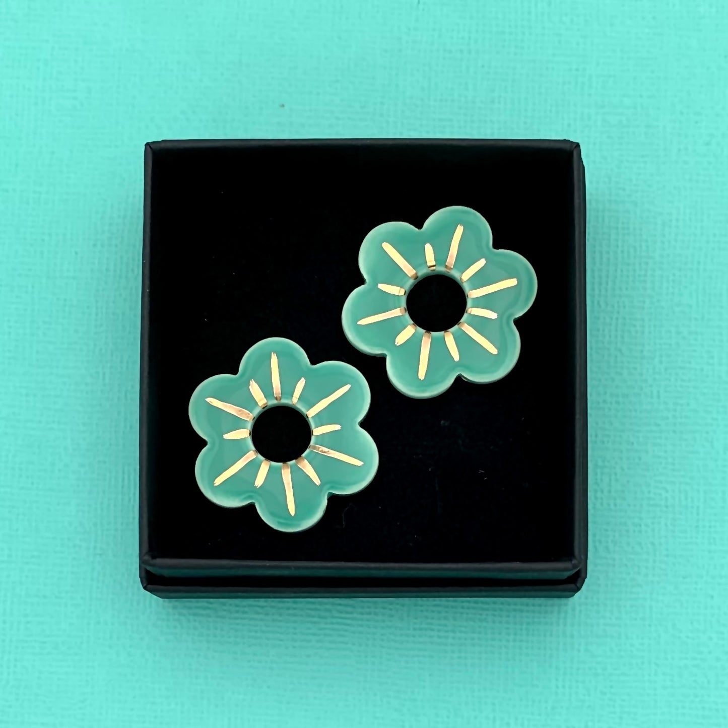 Boucles d'oreilles petite fleur, menthe et or