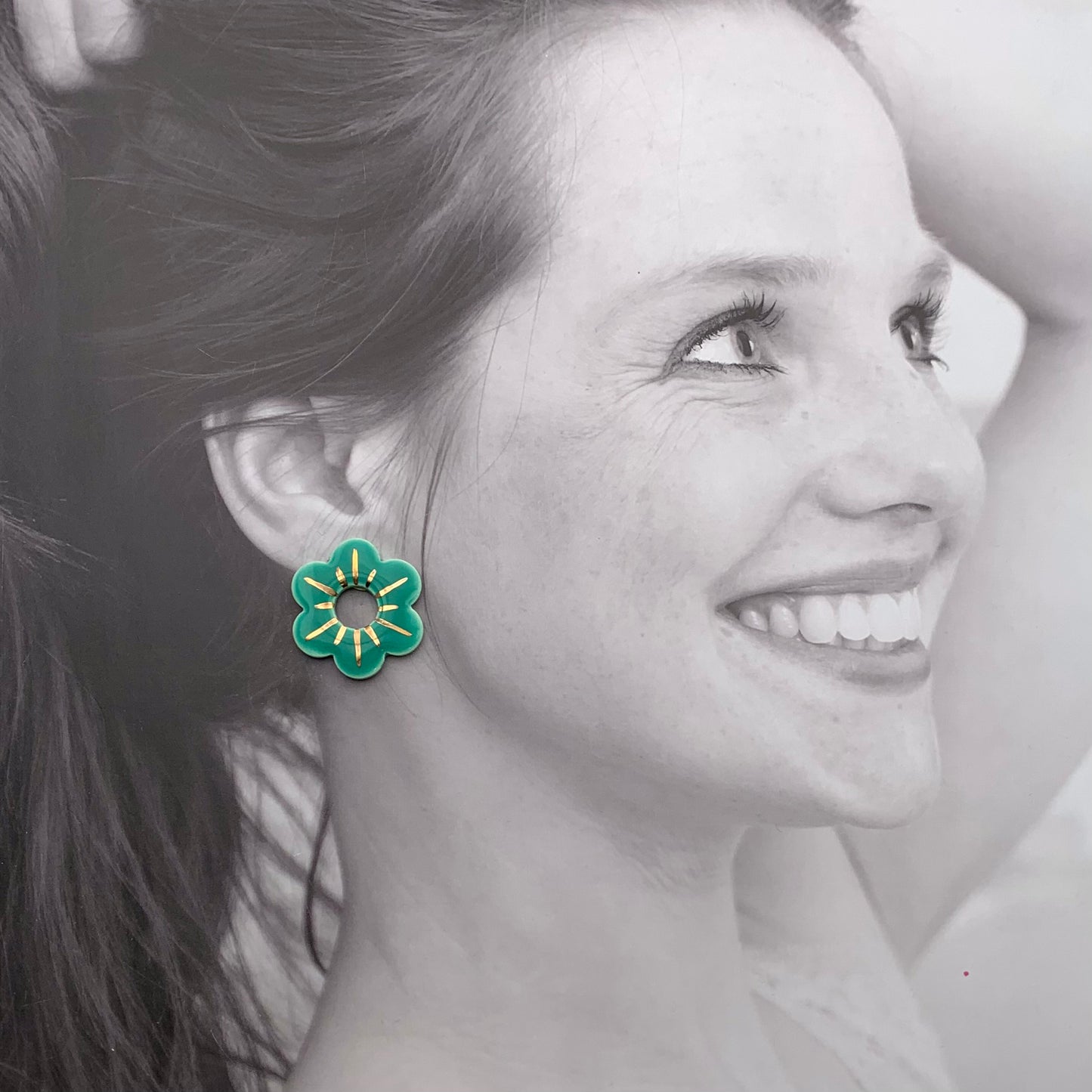 Boucles d'oreilles petite fleur, menthe et or