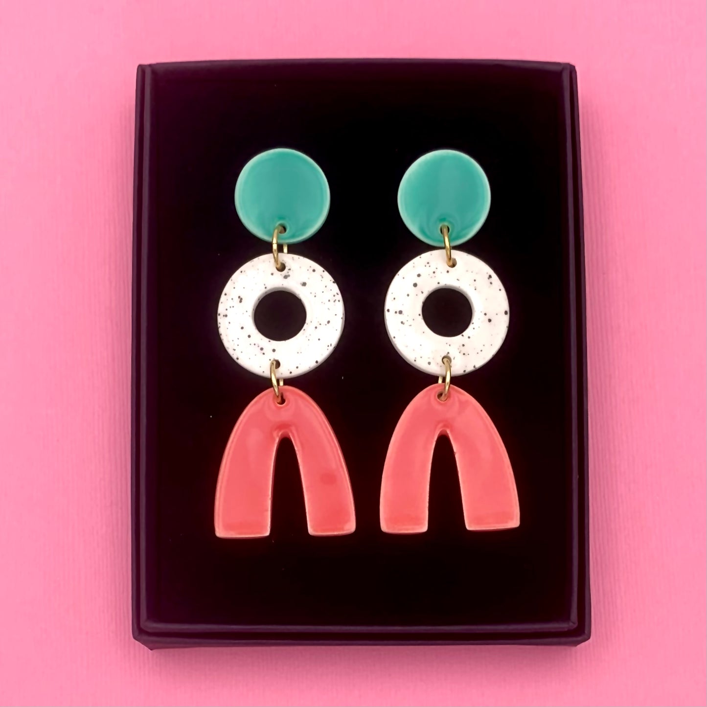 Boucles d'oreilles à pont, menthe, blanc moucheté et rose corail