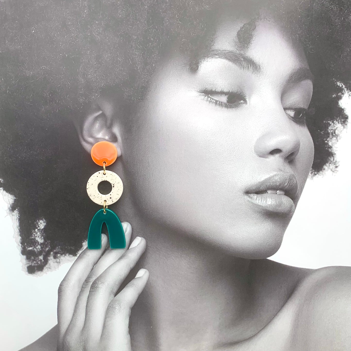 Boucles d'oreilles à pont, orange, blanc moucheté et bleu-vert