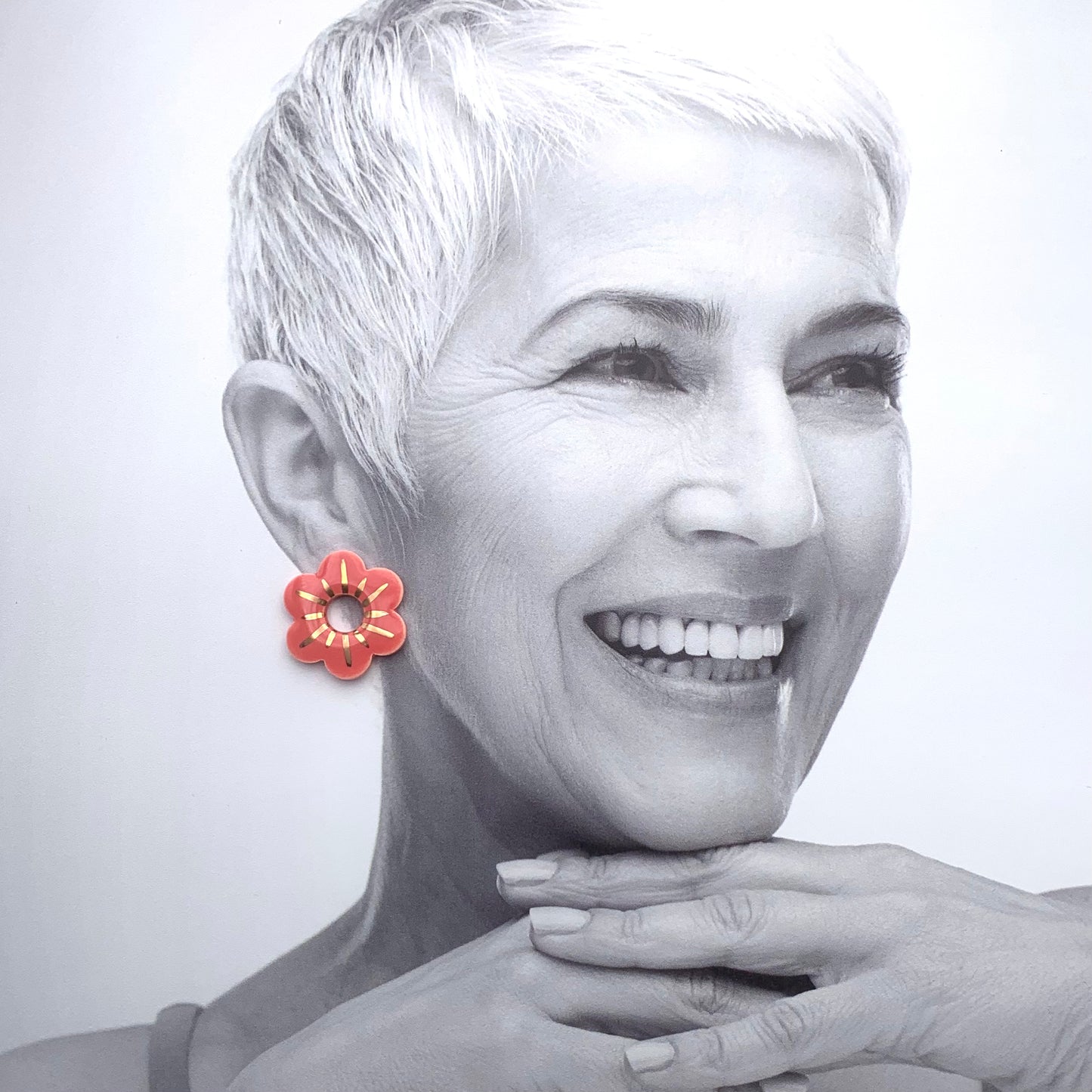 Boucles d'oreilles petite fleur, rose corail et or