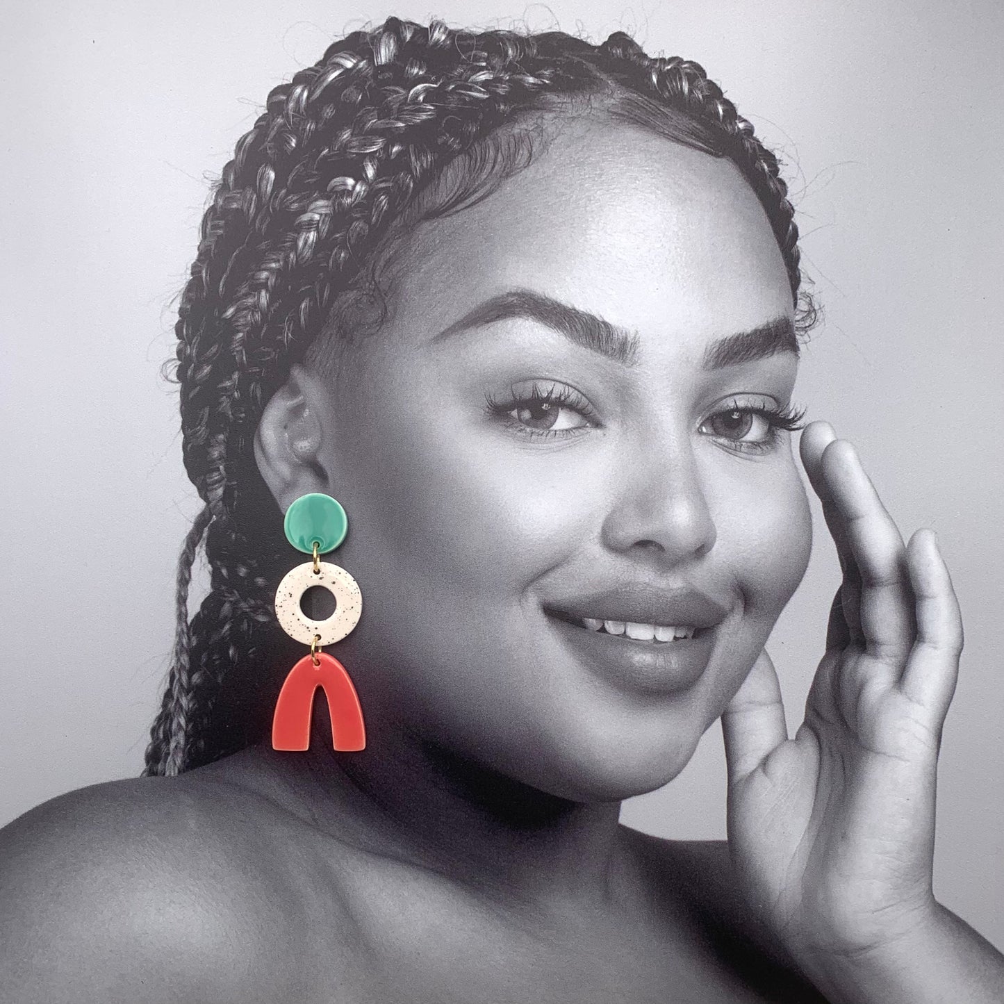Boucles d'oreilles à pont, menthe, blanc moucheté et rose corail