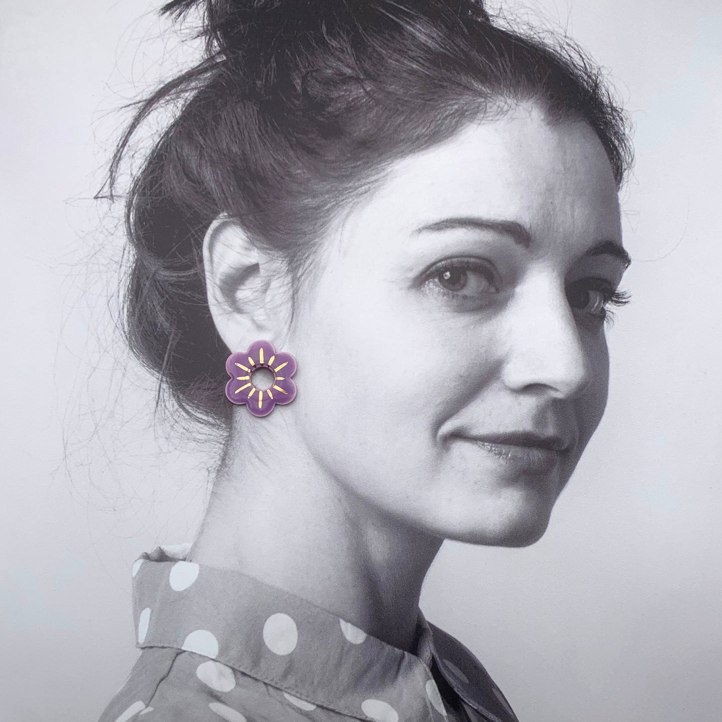 Boucles d'oreilles petite fleur, lilas et or