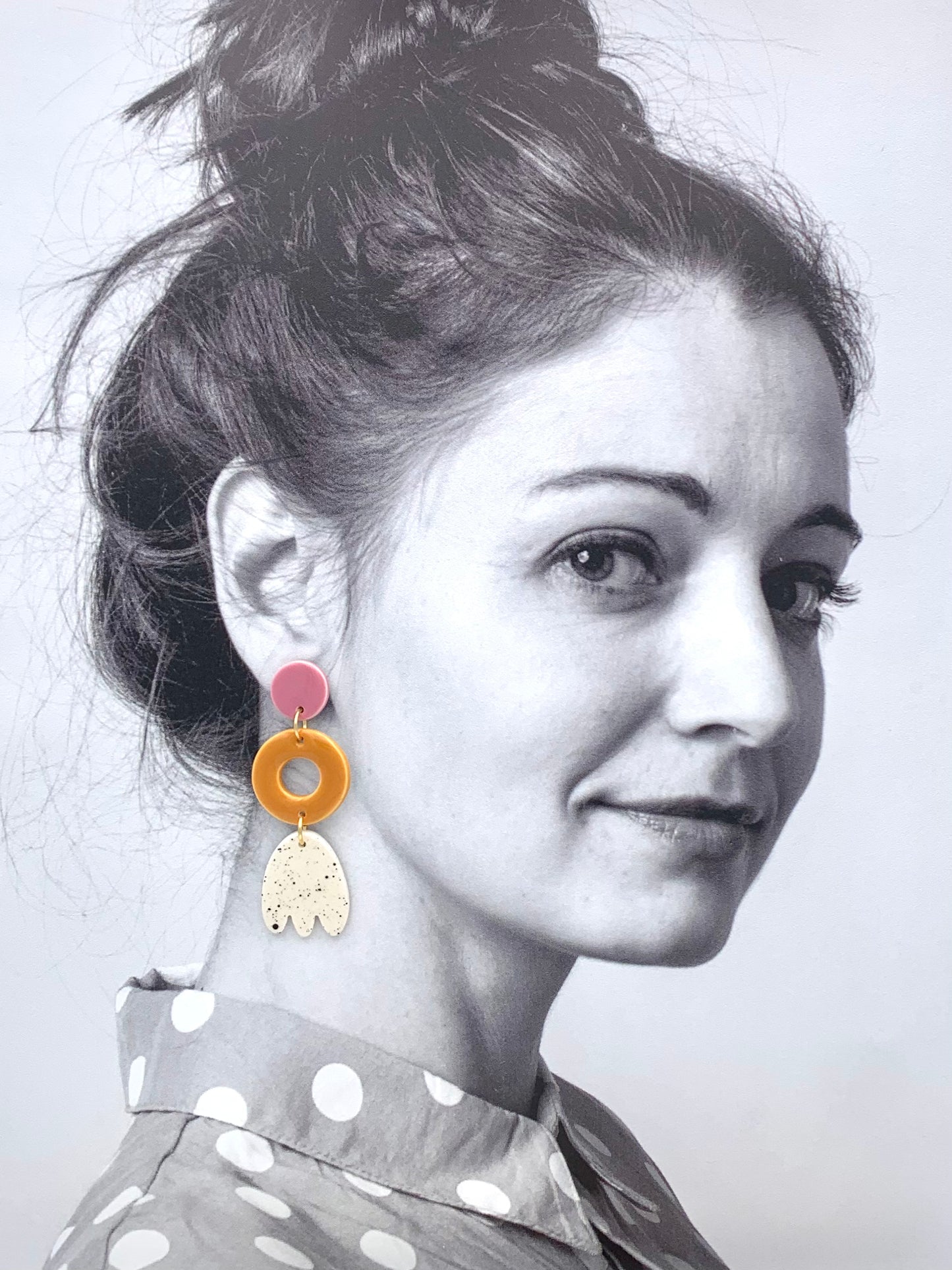 Boucles d'oreilles 3 pièces, vieux rose, jaune ocre et blanc moucheté
