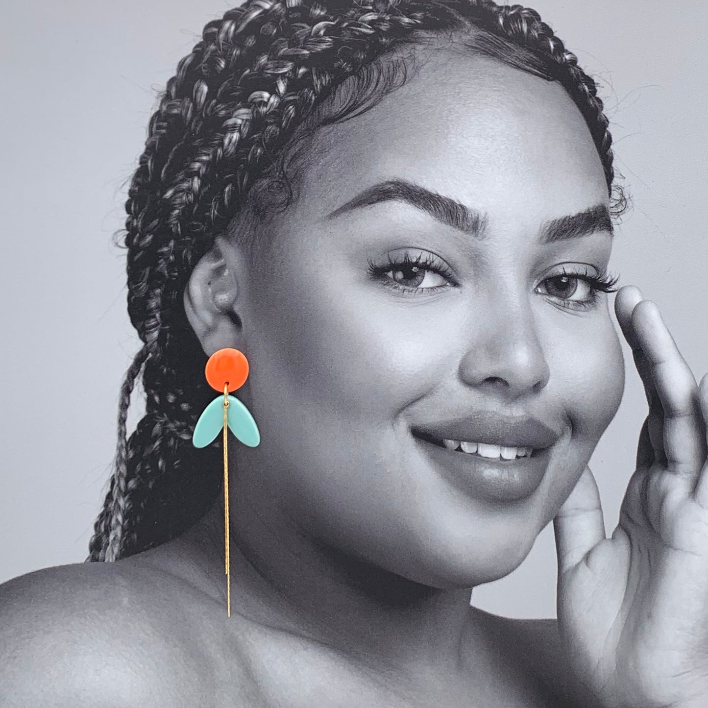 Boucles longues, orange et bleu turquoise