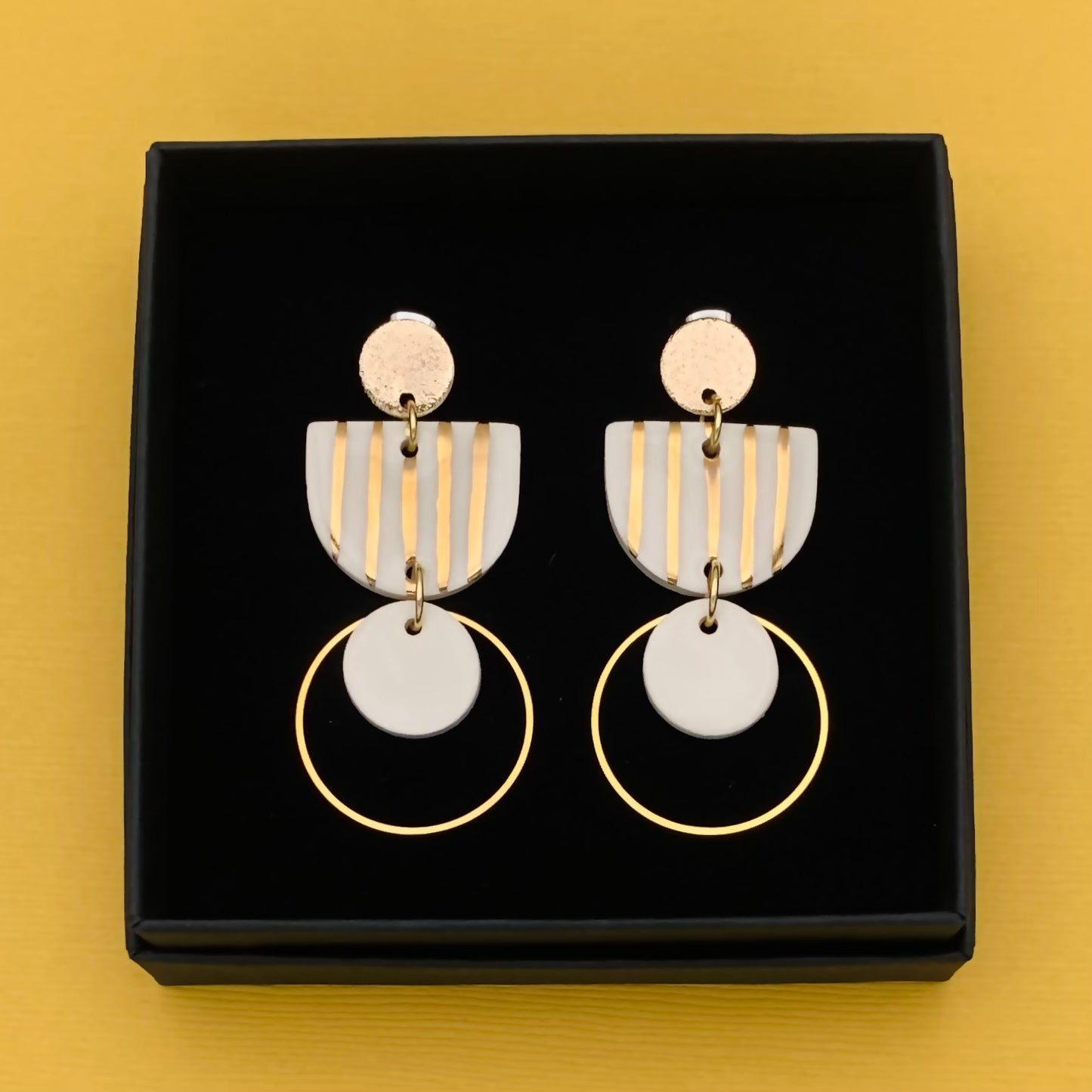 Boucles d'oreilles Chic, blanc et or