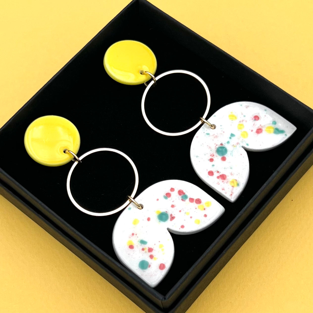 Boucles d'oreilles XL Confetti, jaune et blanc tacheté