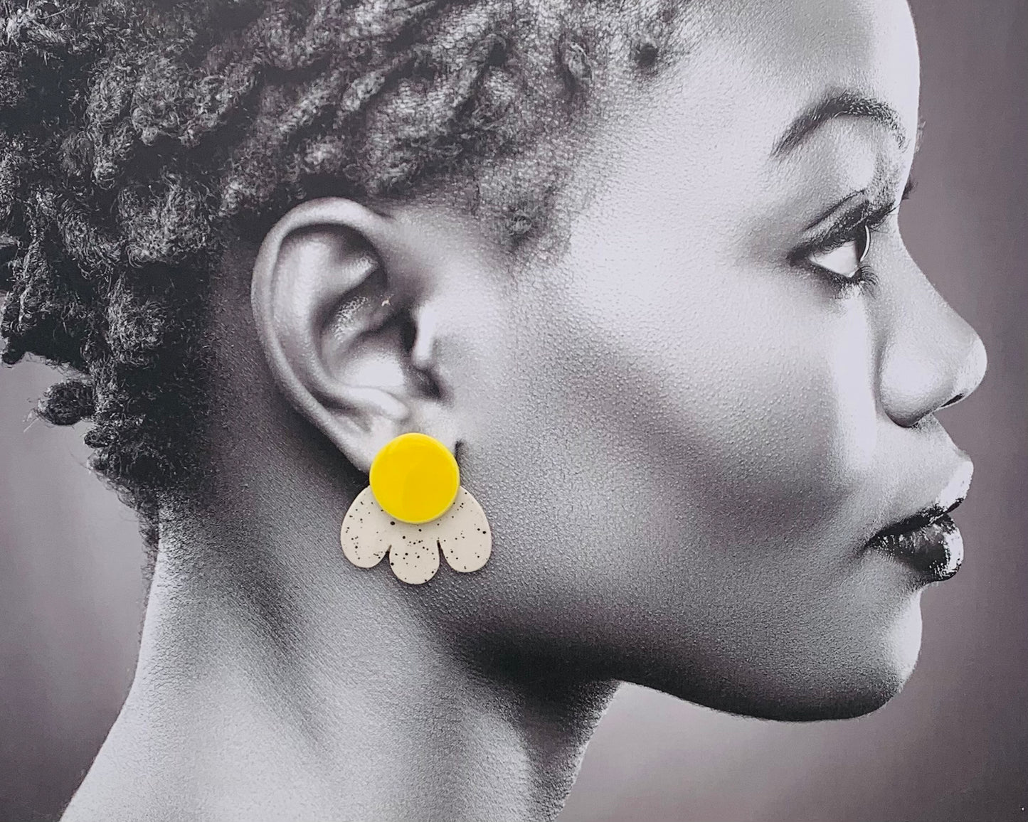 Boucles d'oreilles Pétale, jaune et blanc moucheté