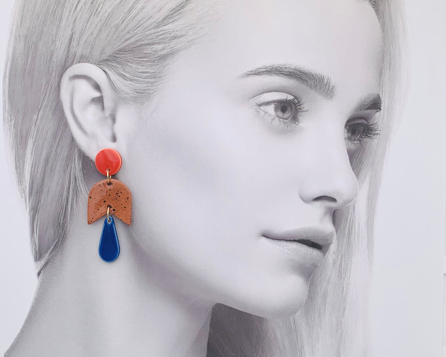 Boucles d'oreilles Capucine, rouge, bleu et marron moucheté