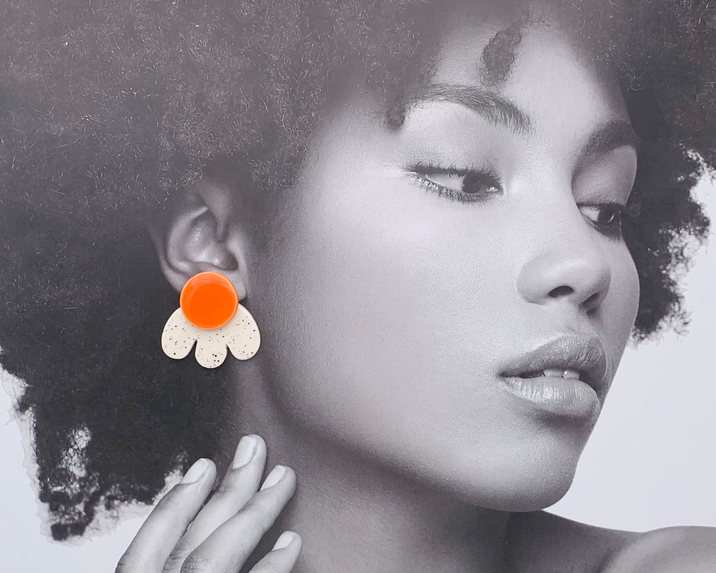Boucles d'oreilles Pétale, orange et blanc moucheté