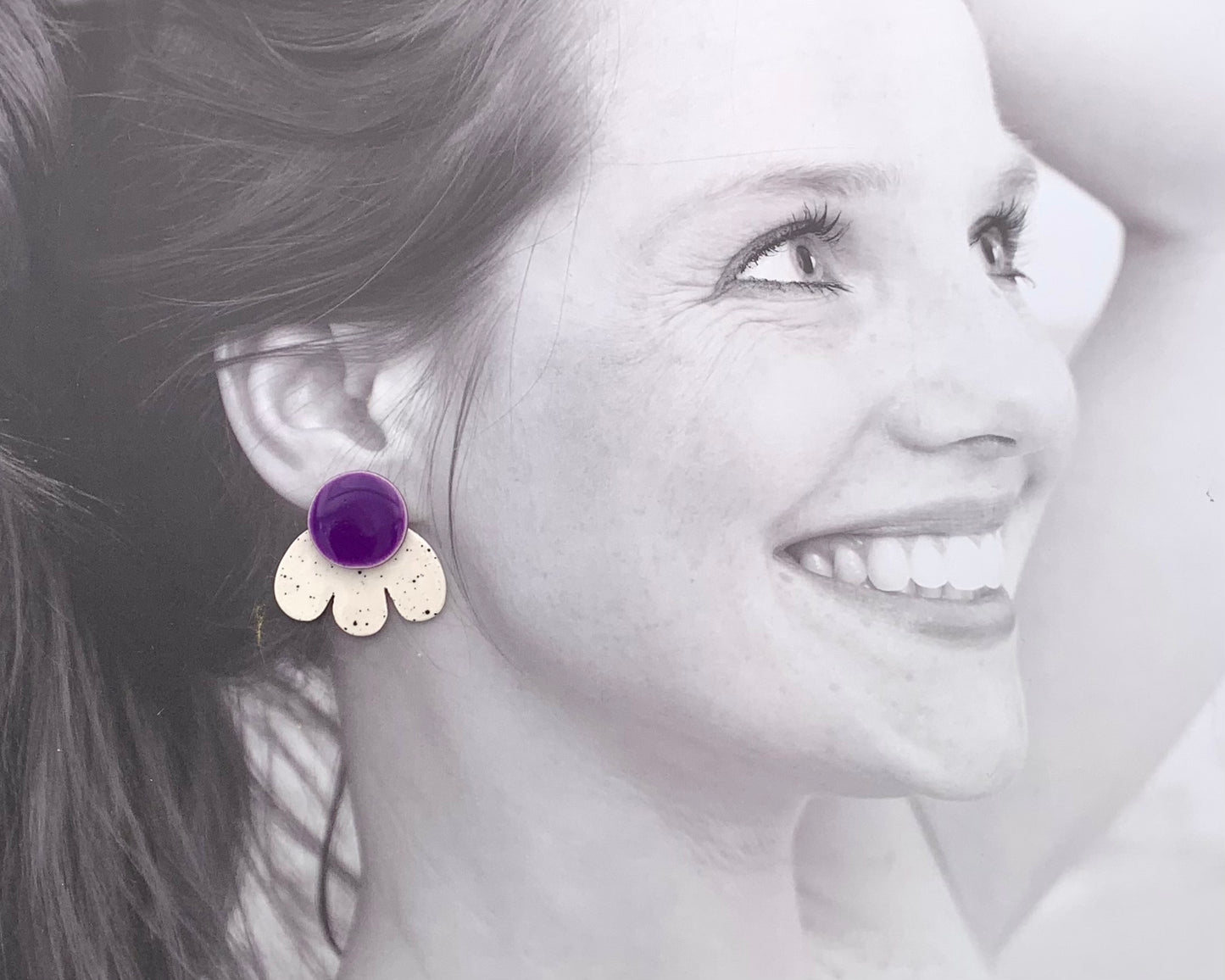 Boucles d'oreilles Pétale, violet et blanc moucheté