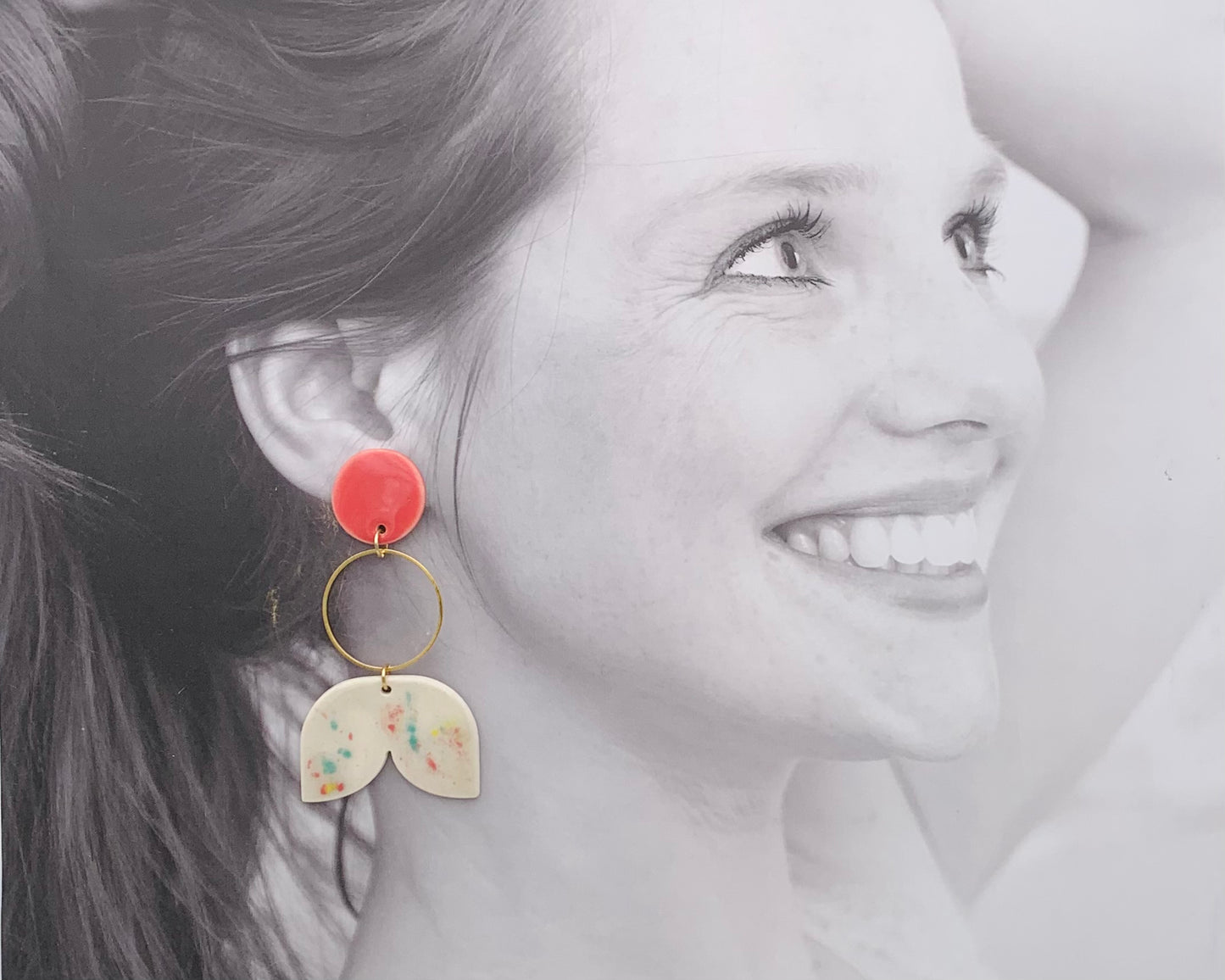 Grandes Boucles d'oreilles pendantes avec anneau, rose & blanc moucheté