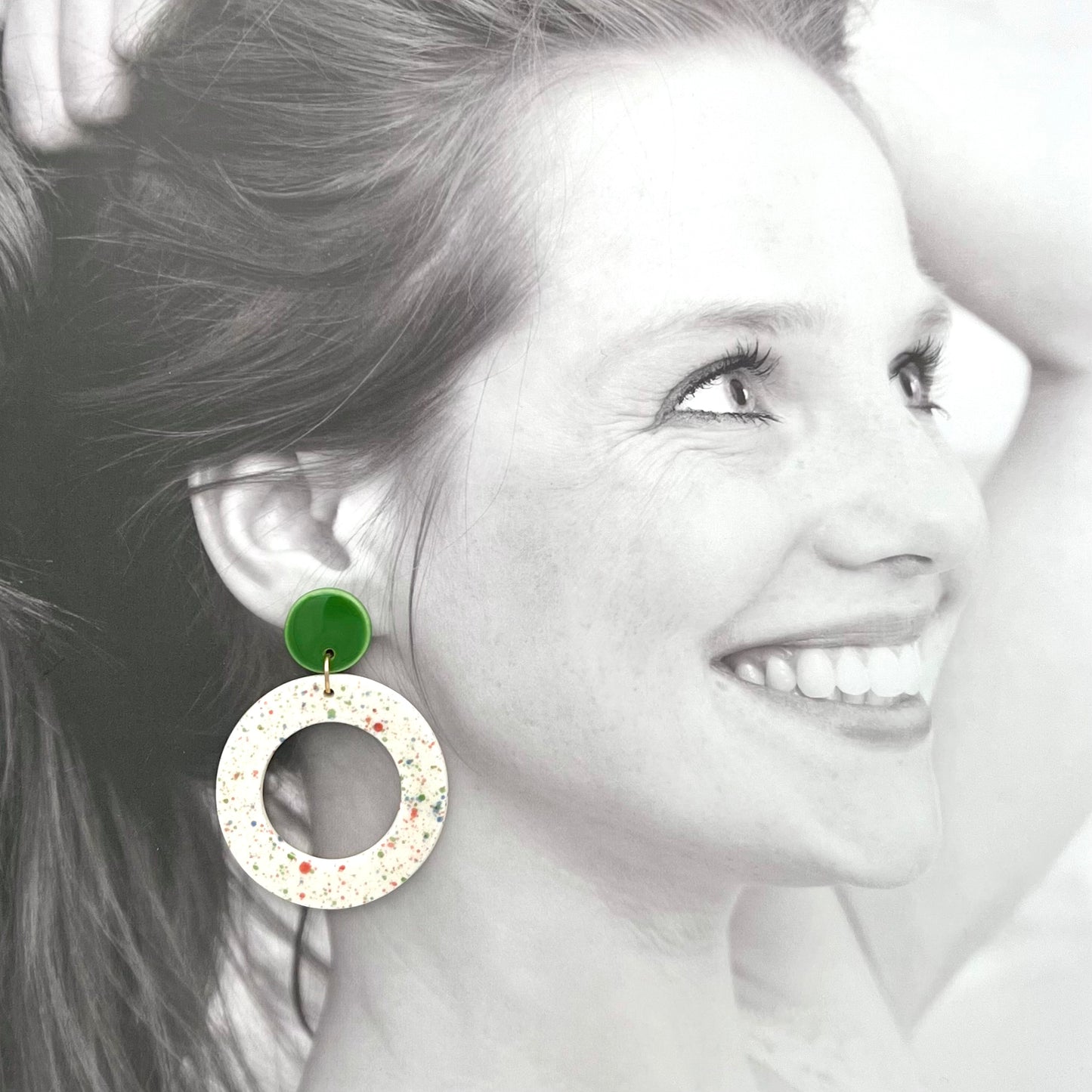 Boucles d'oreilles Assa, vert et blanc moucheté