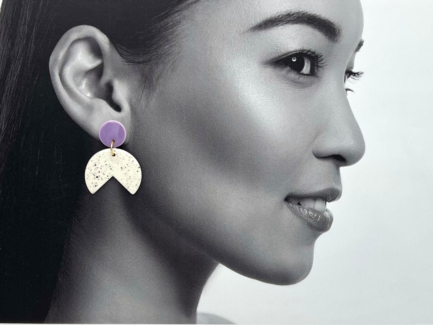 Boucles d'oreilles Pacman, lilas et blanc moucheté