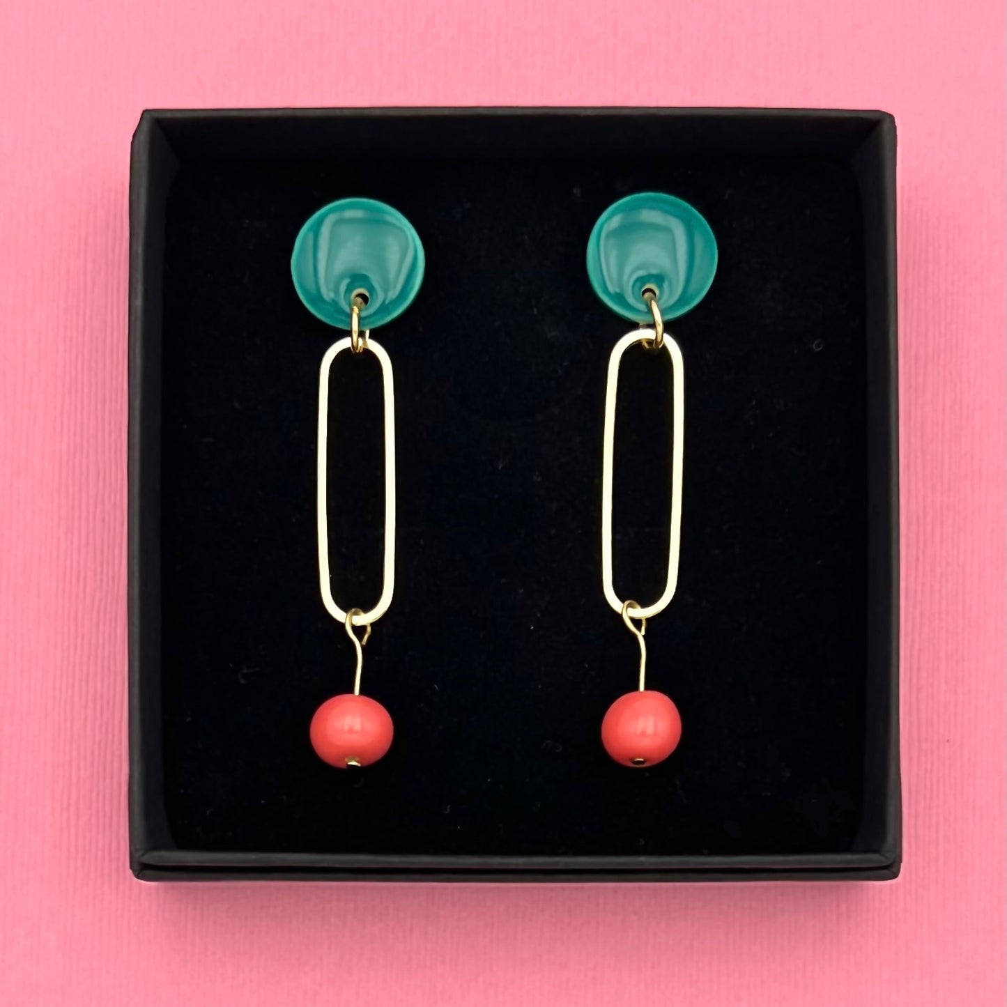 Boucles à perle, vert-bleu et rose corail