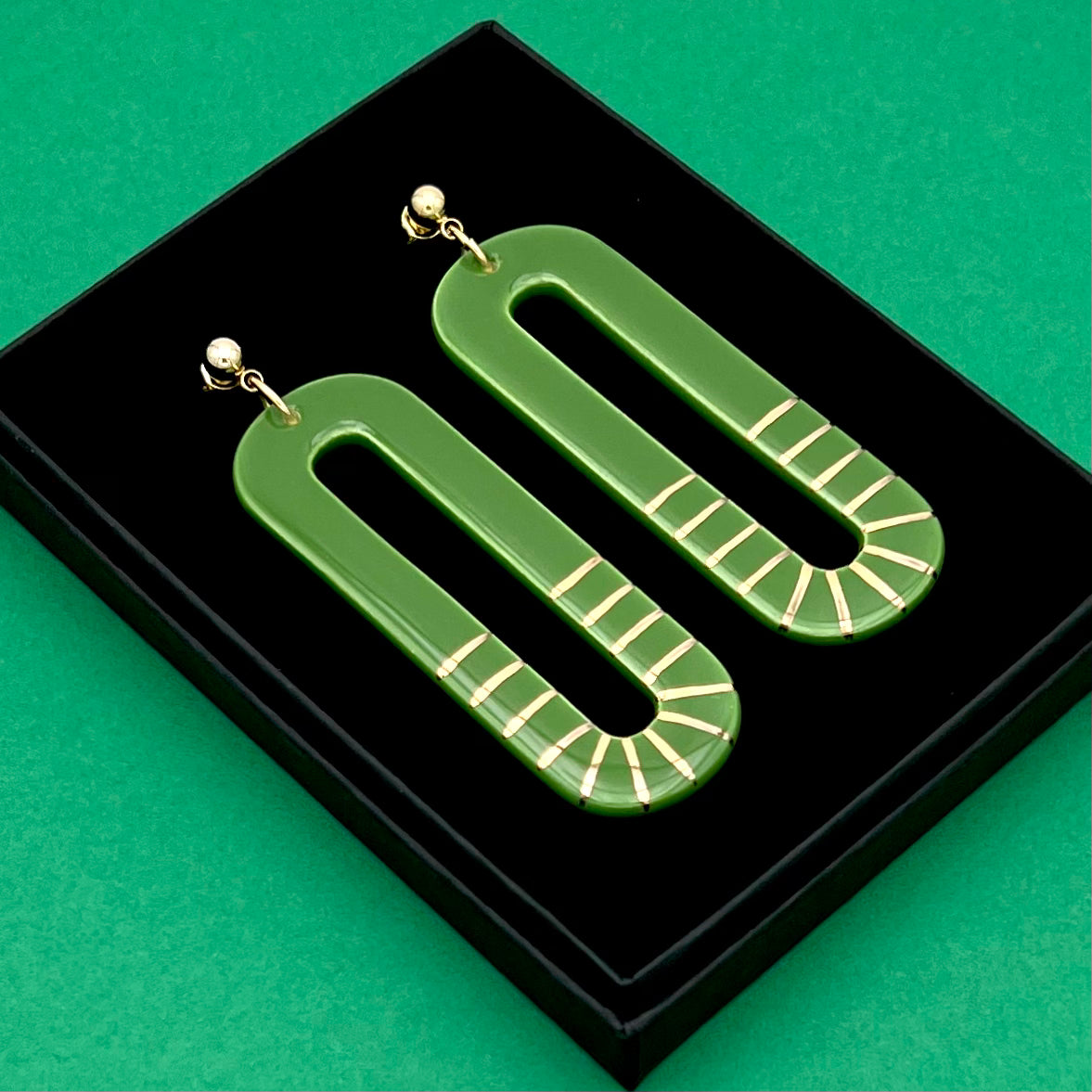 Boucles d'oreilles ovale allongé, vert et or