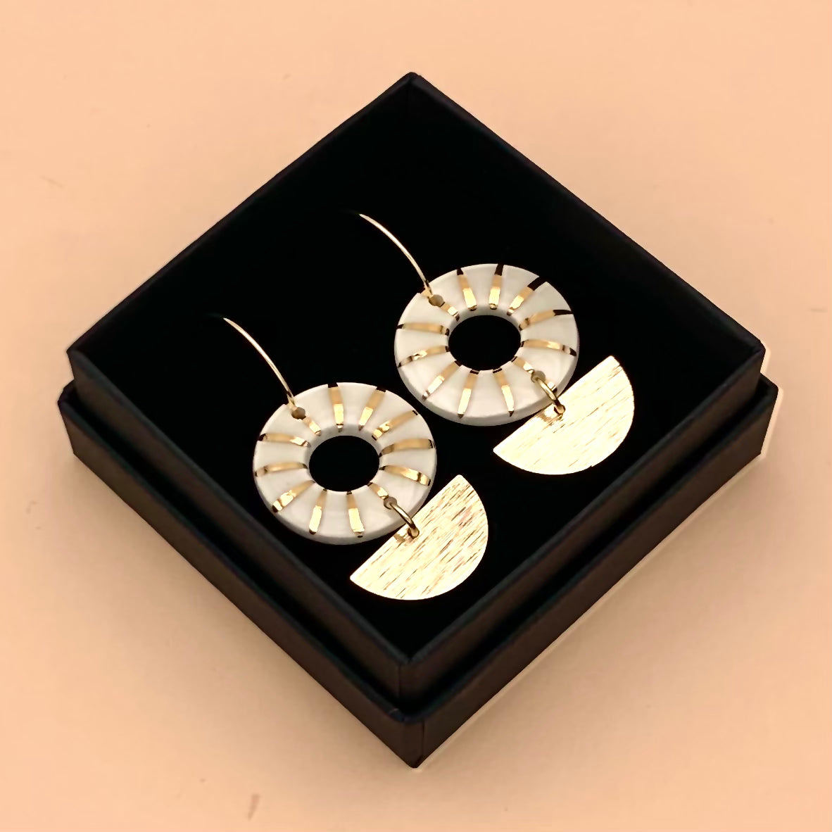 Boucles oeillet, blanc et or