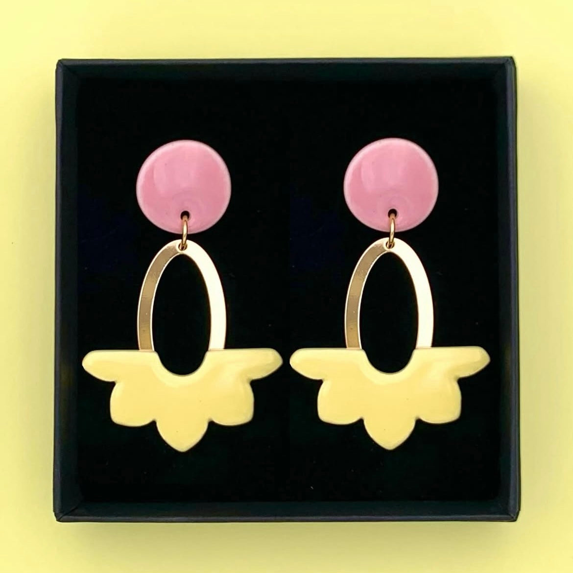 Boucles Dahlia, rose pâle et jaune clair