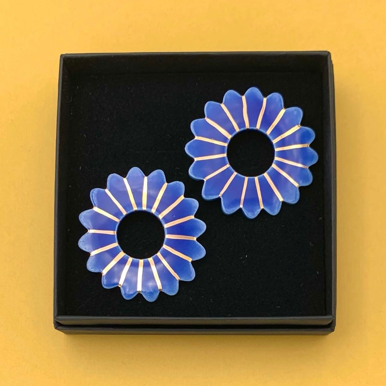 Boucles d'oreilles Marguerite, bleu et or