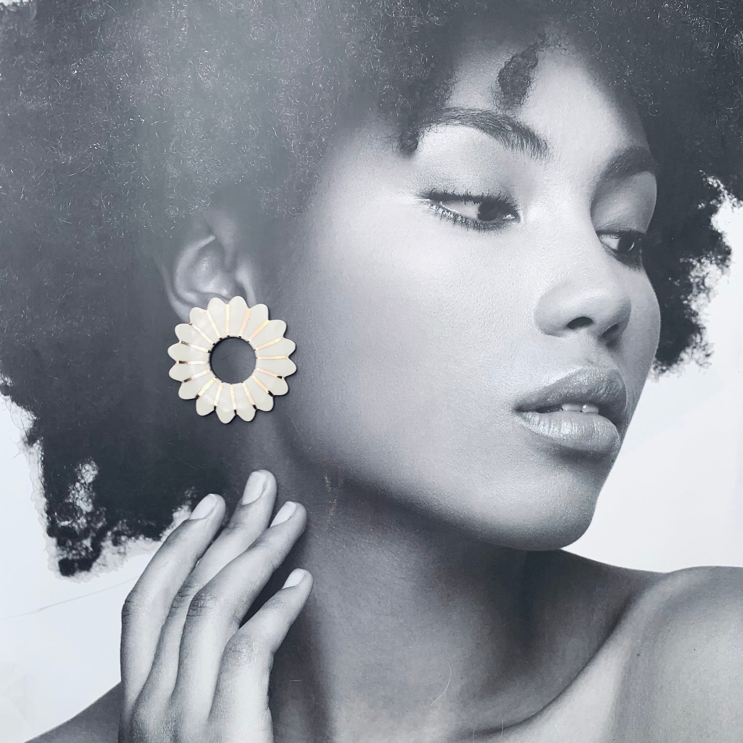 Boucles d'oreilles Marguerite, blanc et or