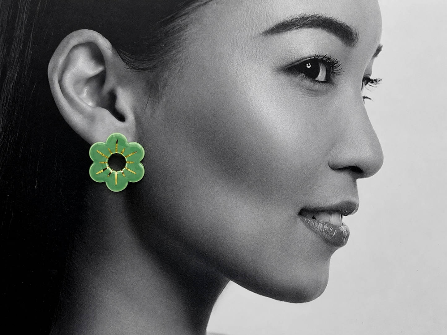 Boucles d'oreilles petite fleur, vert pomme et or