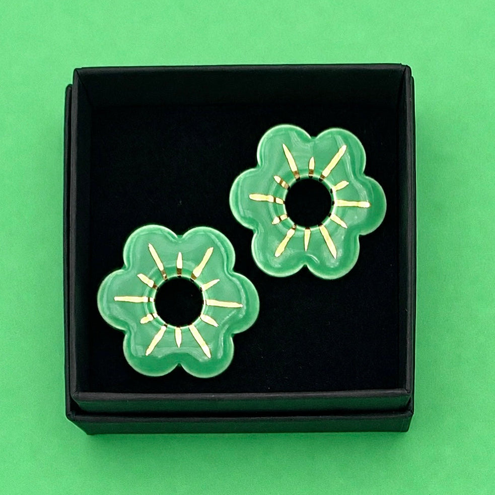Boucles d'oreilles petite fleur, vert pomme et or