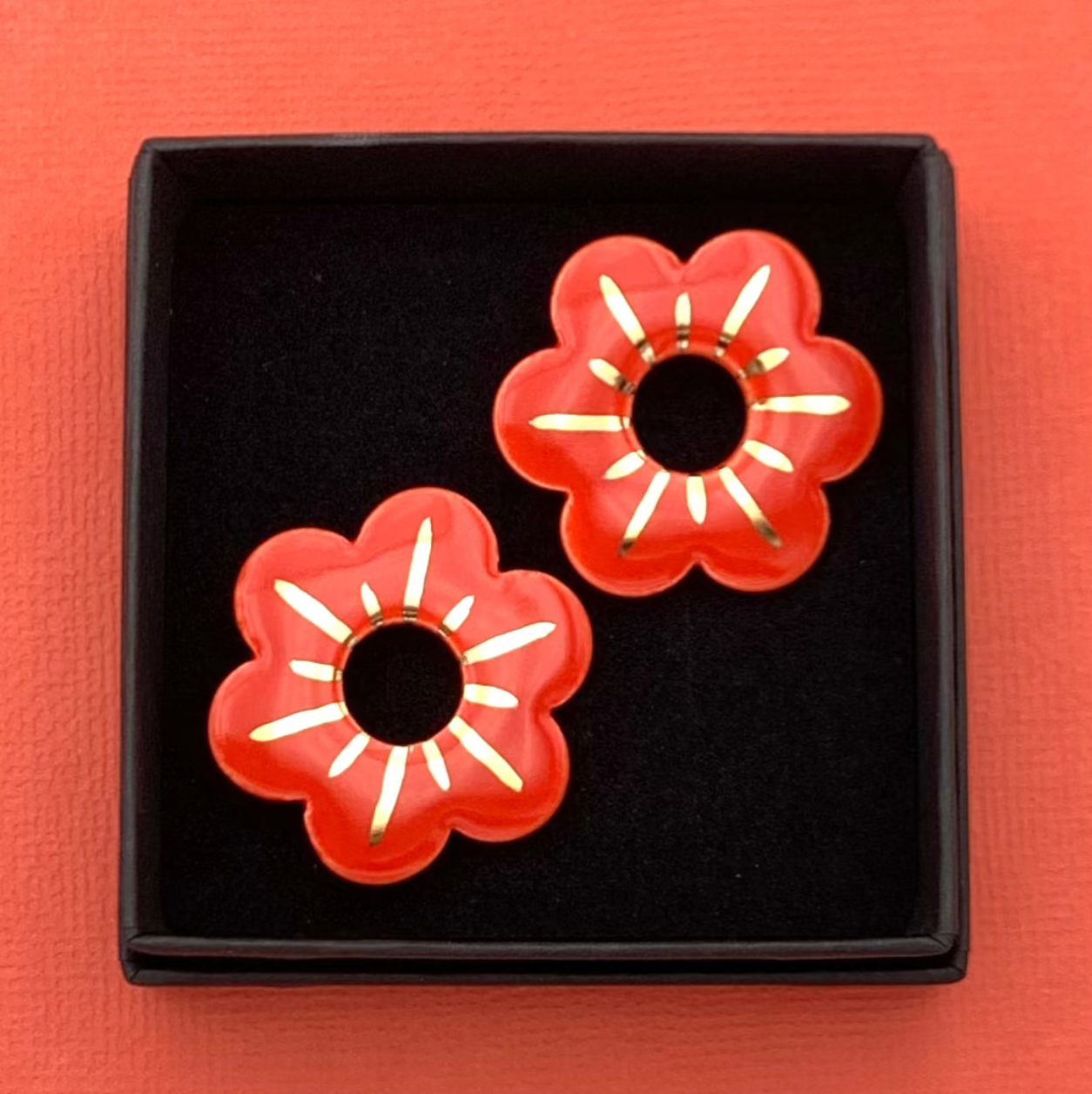 Boucles d'oreilles petite fleur, rouge orangé et or