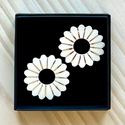 Boucles d'oreilles Marguerite, blanc et or