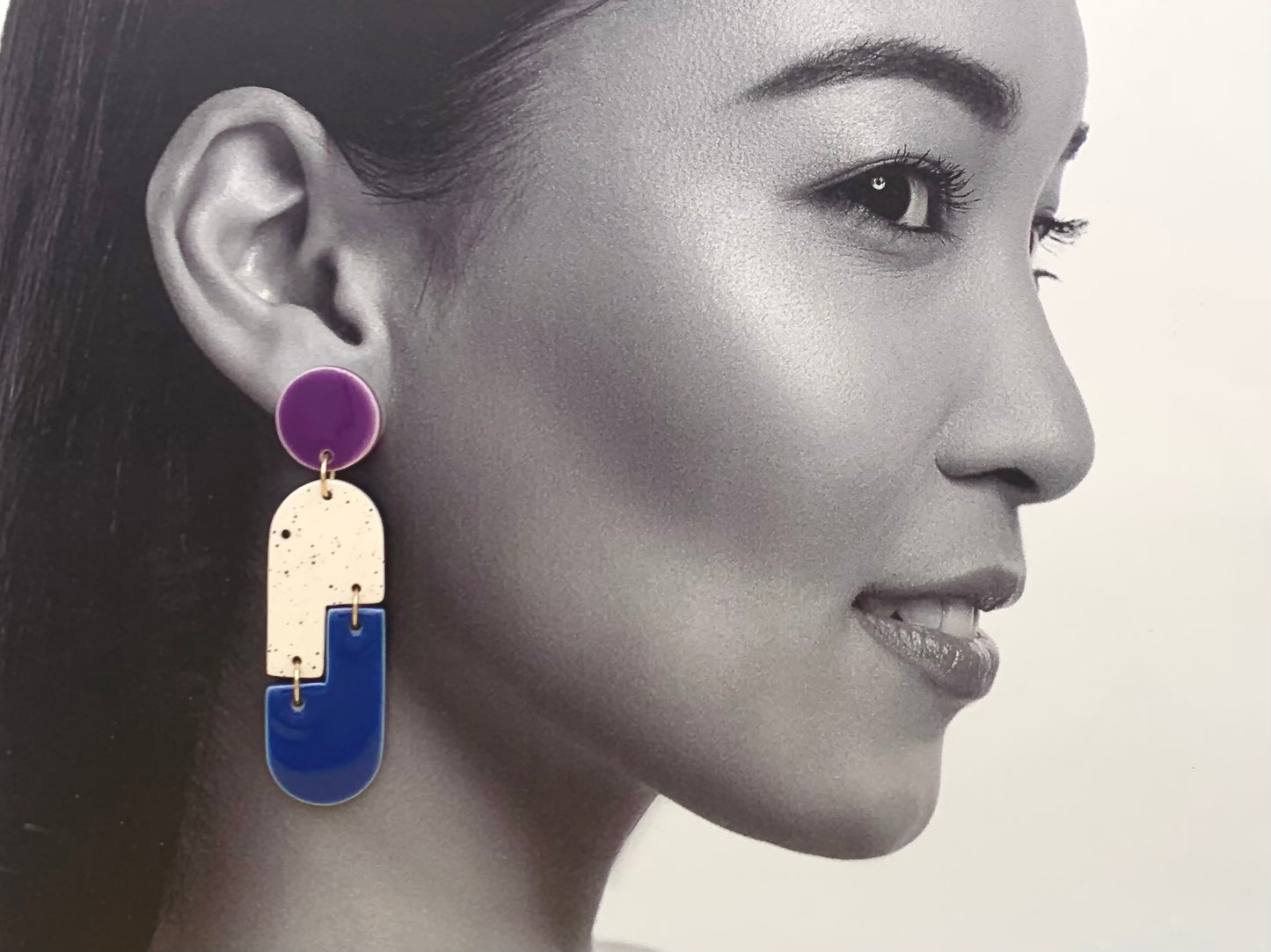 Boucles d'oreilles Géo, violet, bleu et blanc tacheté