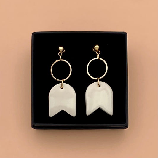 Petites boucles tulipe, blanc