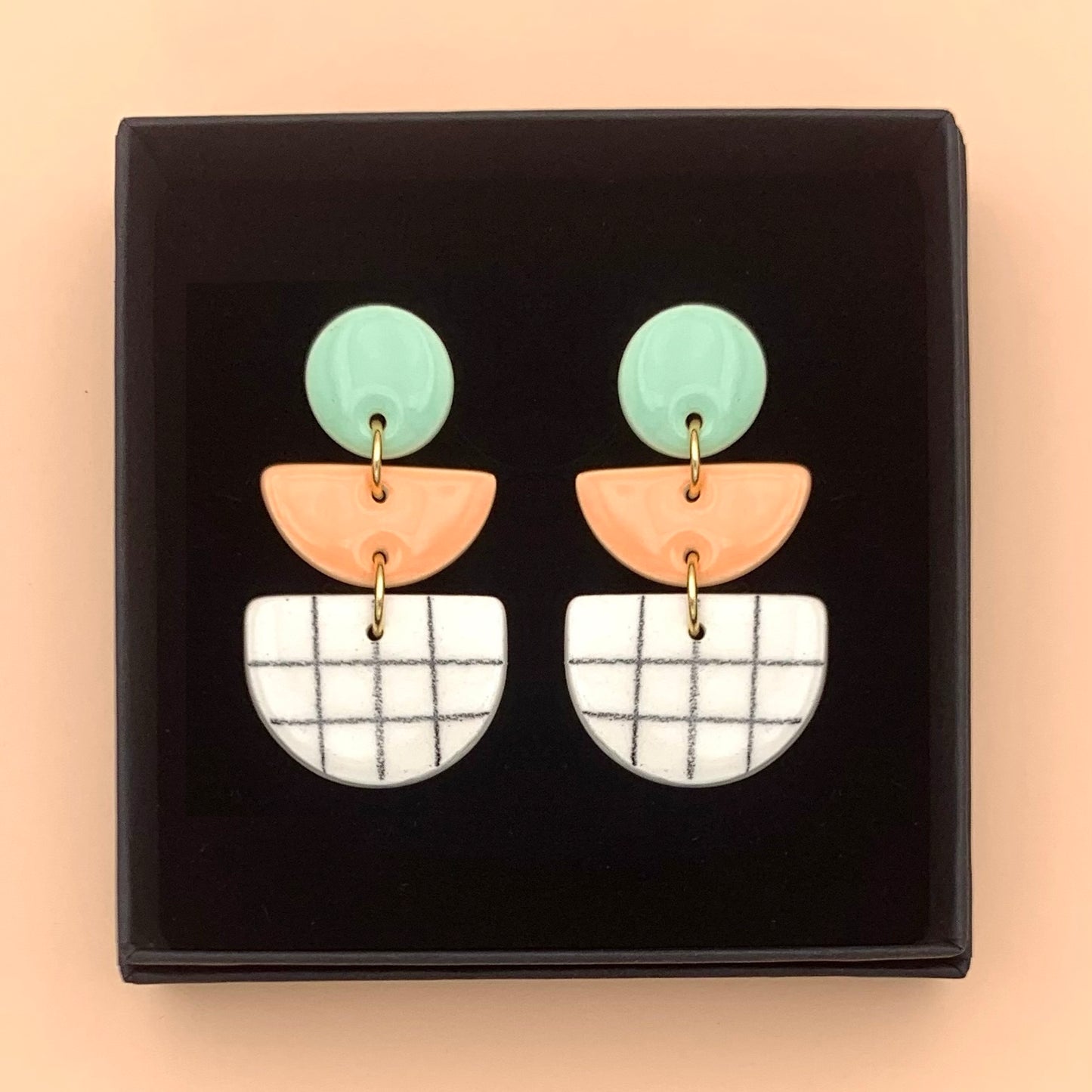 Boucles d'oreilles Cléo, menthe pastel et abricot