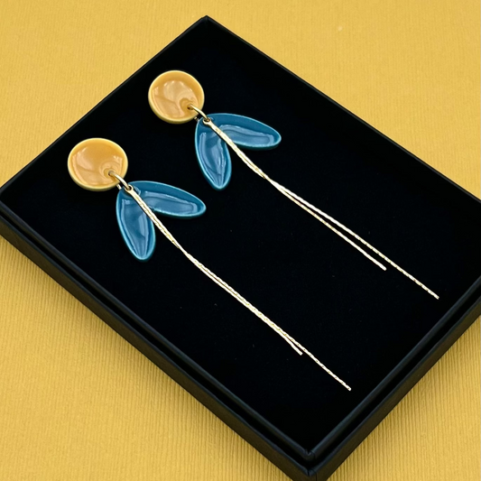 Boucles longues, jaune moutarde et bleu canard