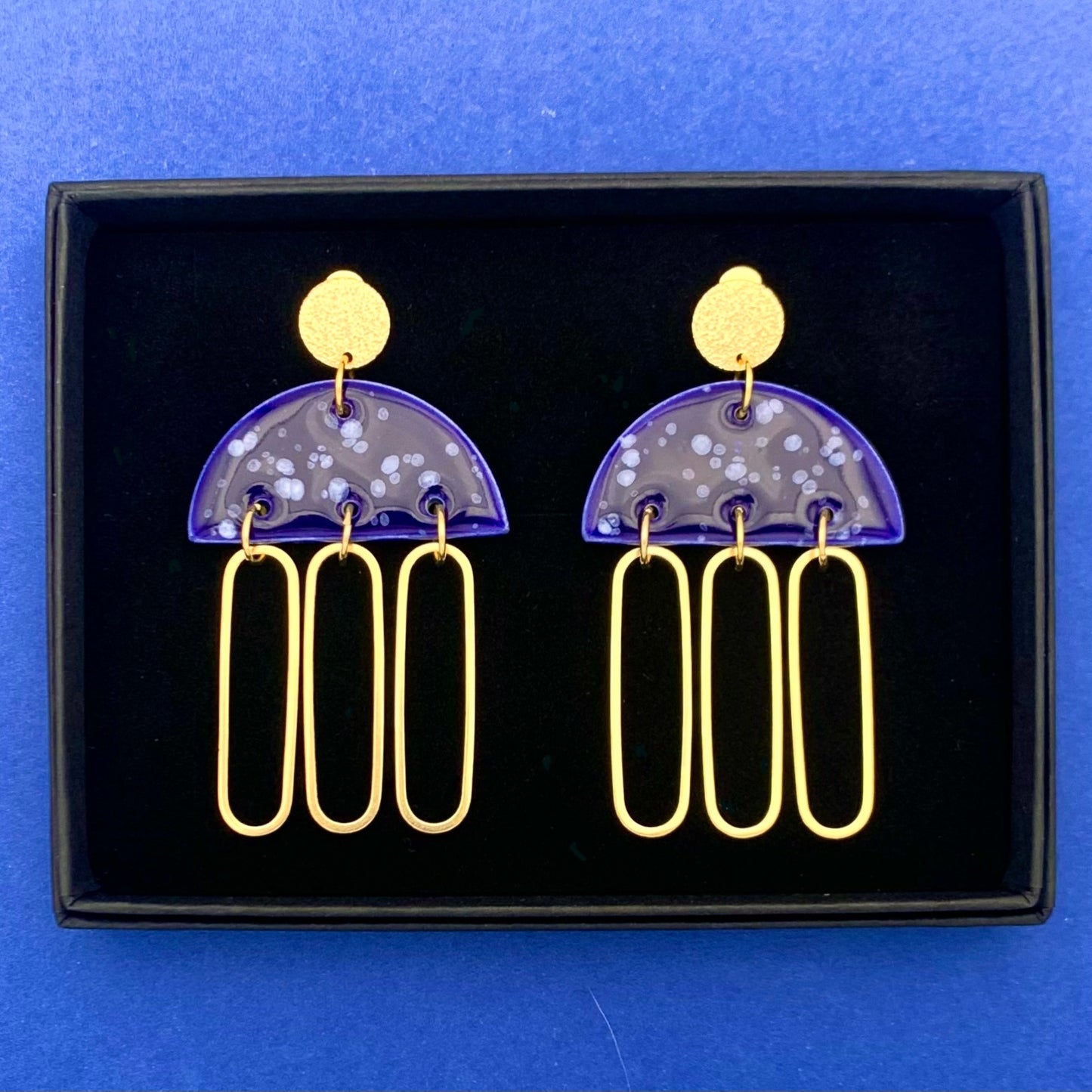 Boucles d'oreilles à breloques ovales, bleu foncé moucheté