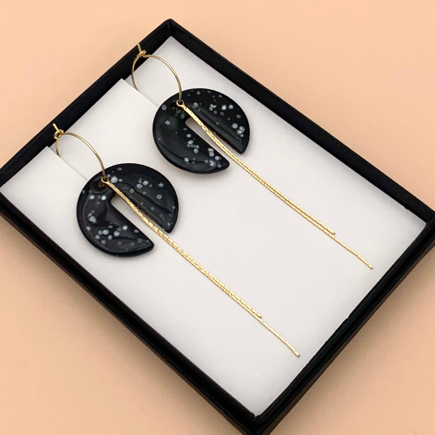 Boucles d'oreilles Luna, noir moucheté