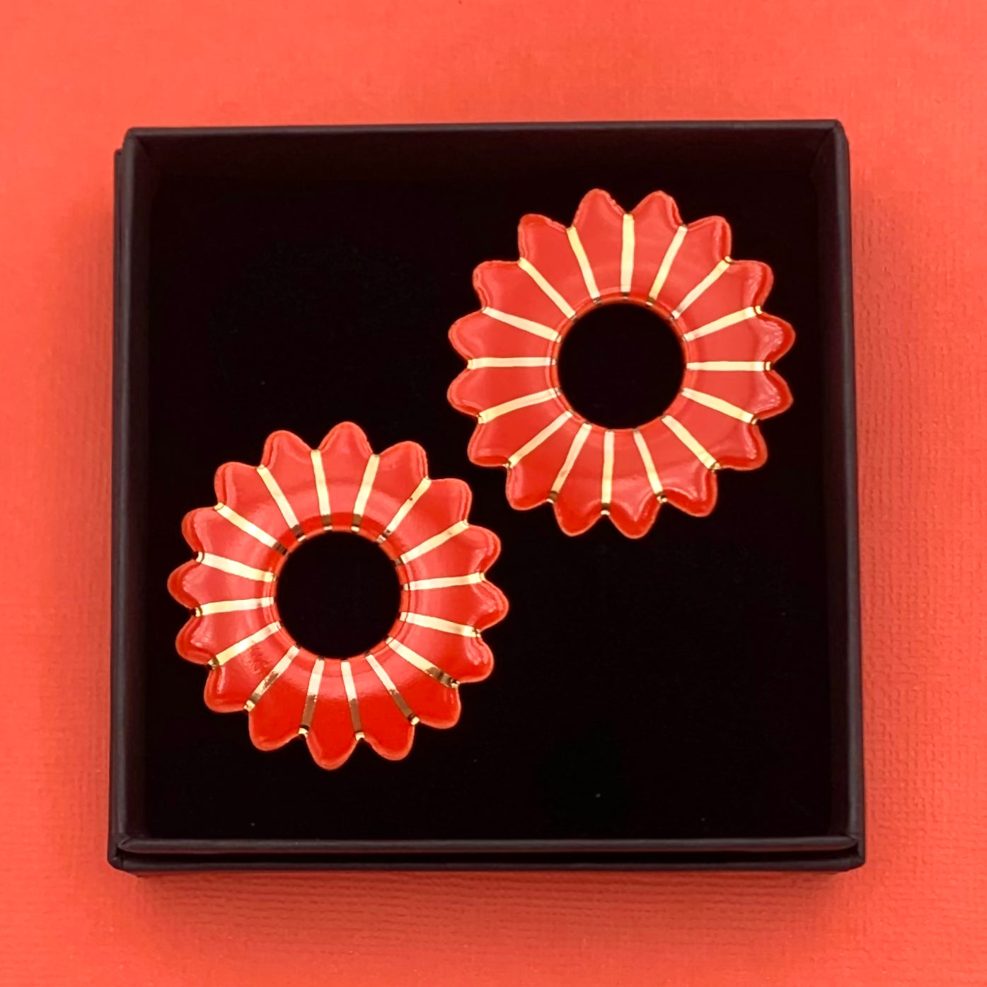 Boucles d'oreilles Marguerite, rouge orangé et or