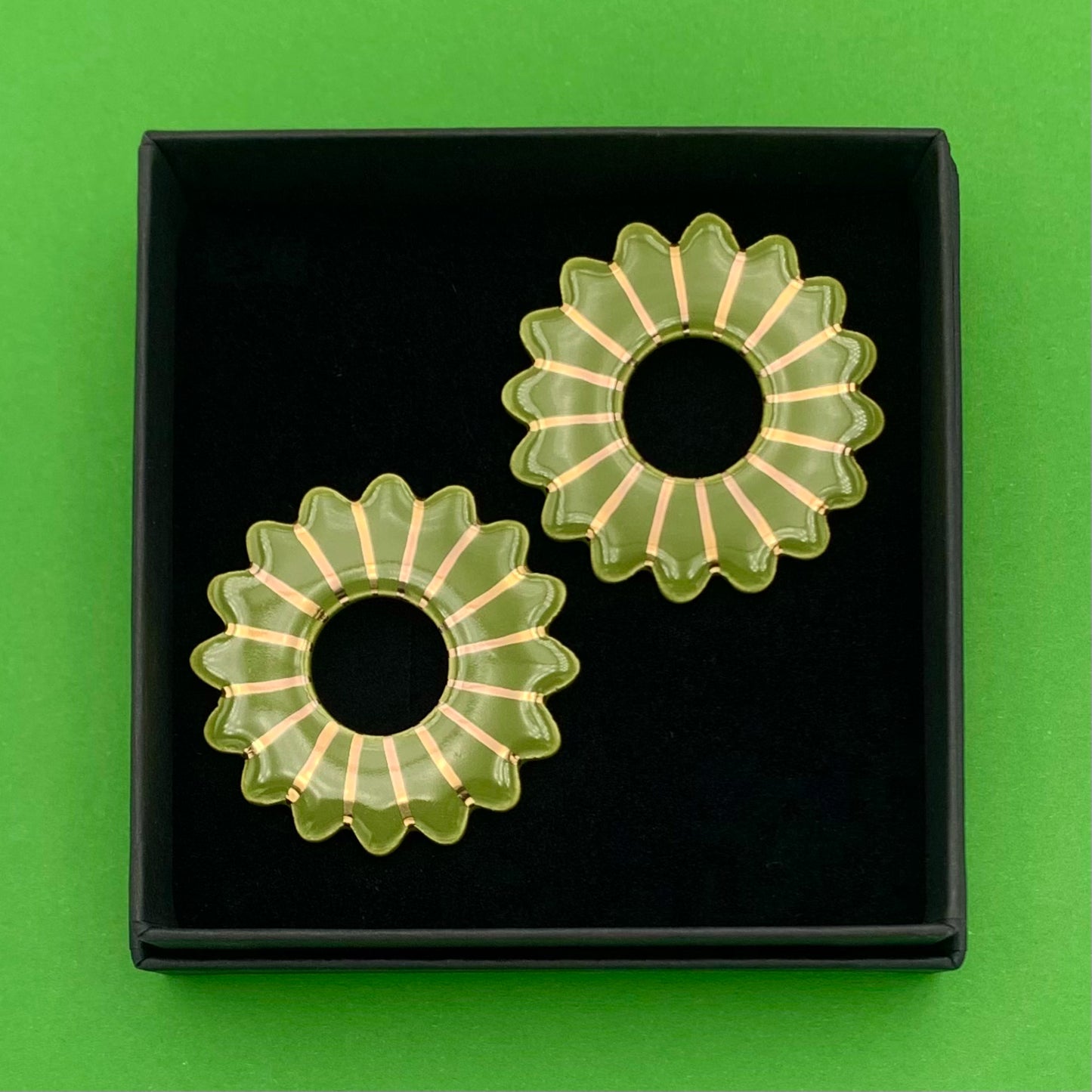 Boucles d'oreilles Marguerite, vert kaki et or