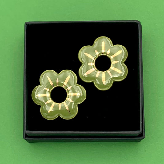 Boucles d'oreilles petite fleur, vert kaki et or