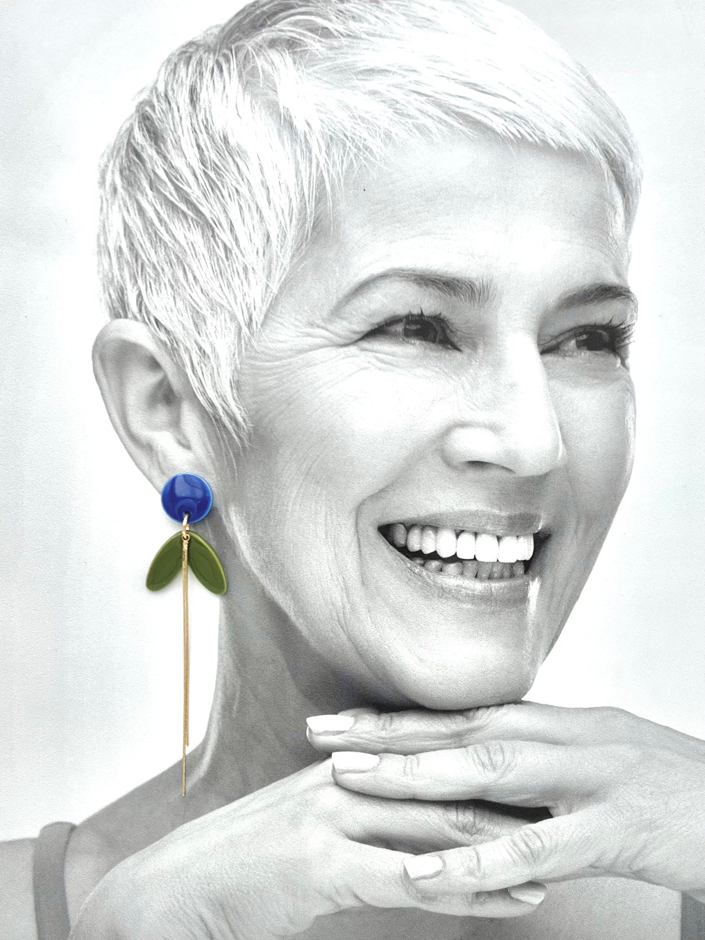 Boucles longues, bleu et vert kaki