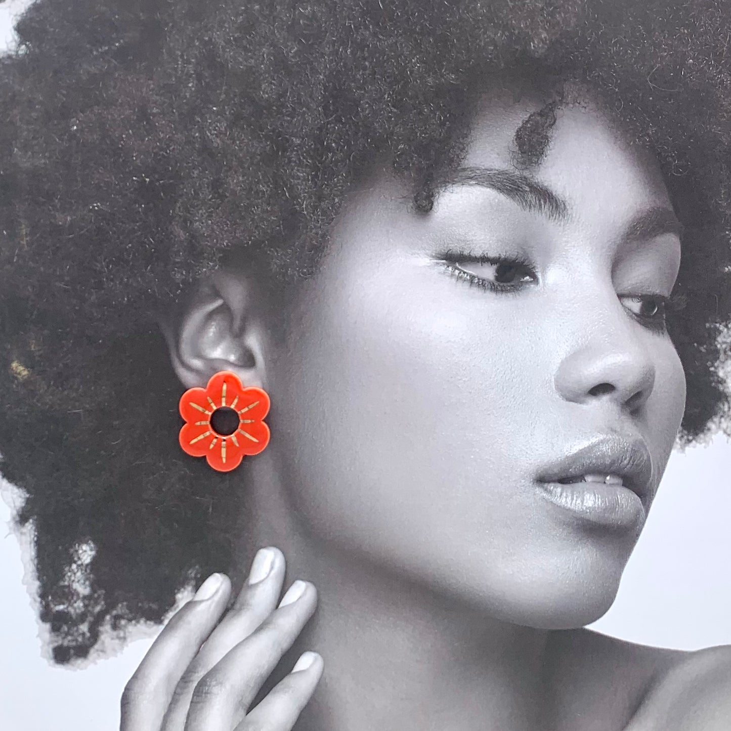 Boucles d'oreilles petite fleur, rouge orangé et or