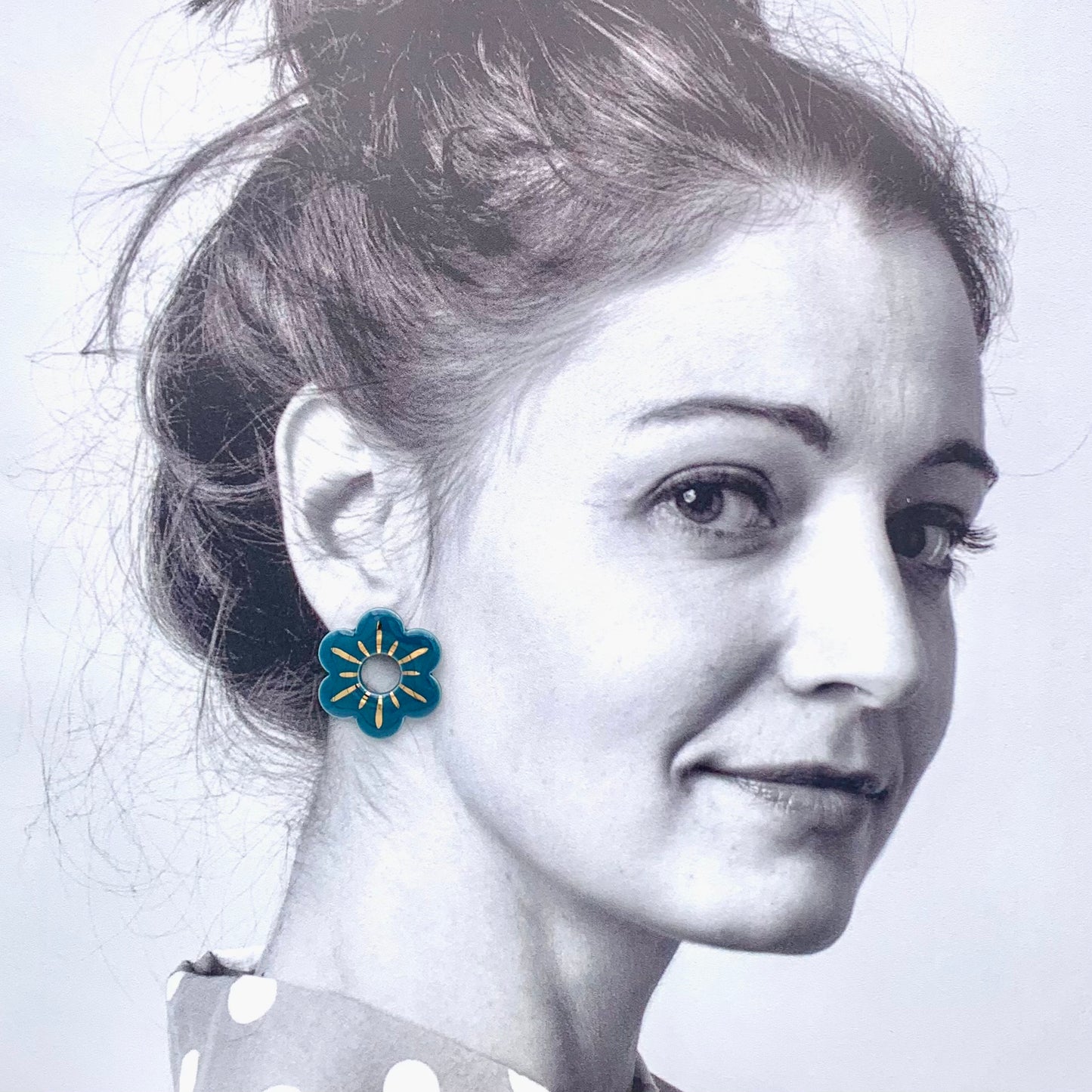 Boucles d'oreilles petite fleur, bleu canard et or