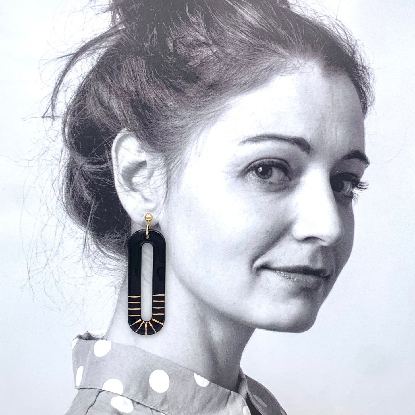 Boucles d'oreilles ovale allongé, noir et or