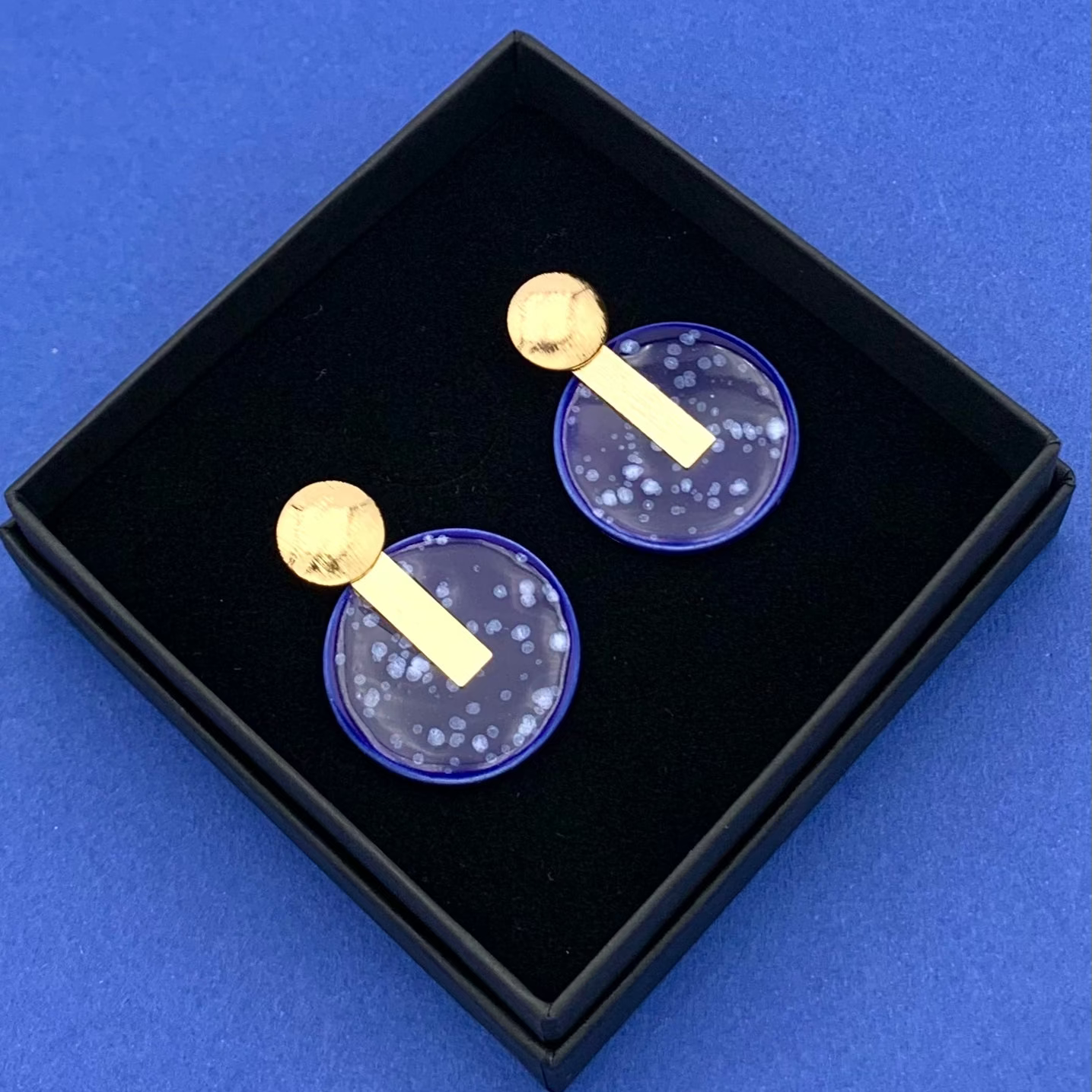 Boucles d'oreilles Cosmos, bleu foncé moucheté
