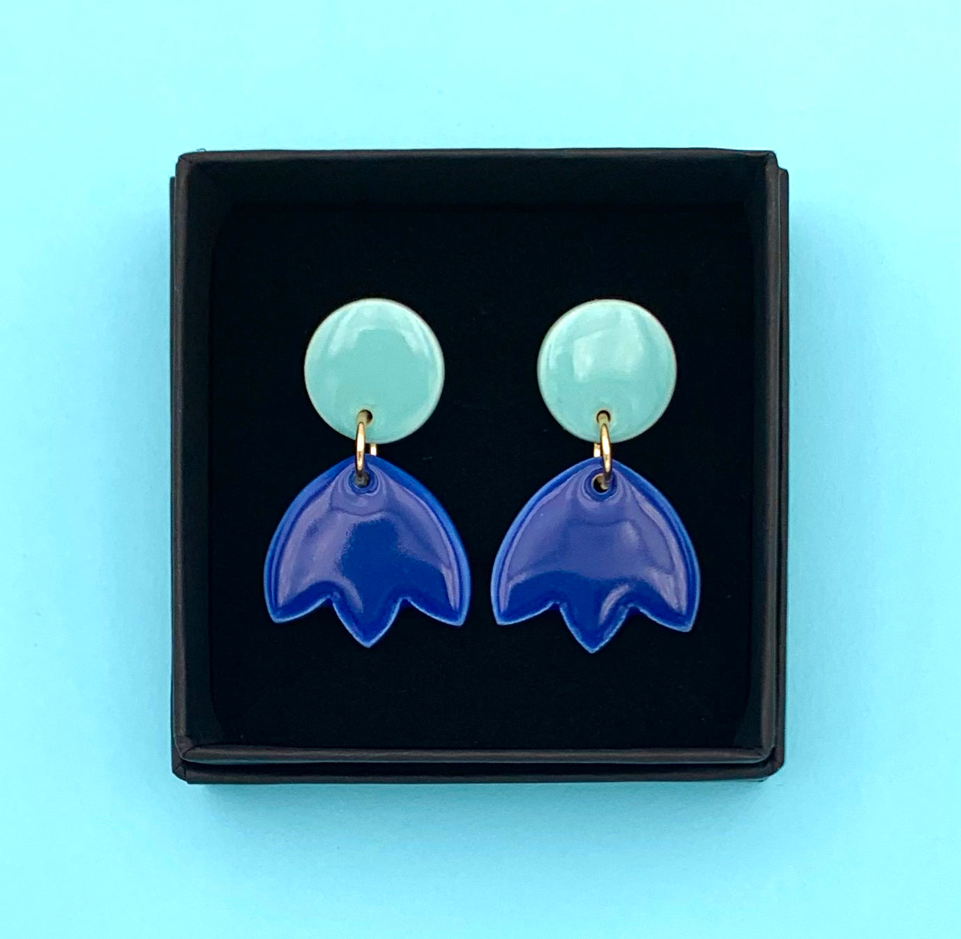 Boucles d'oreilles petite tulipe, bleu aqua et bleu