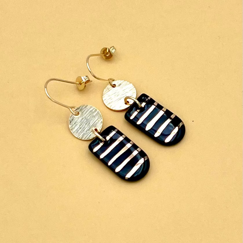 Petites boucles à crochet, noir et or