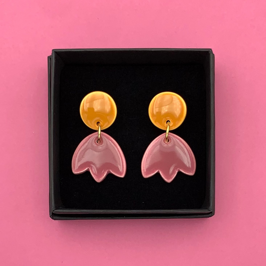 Boucles d'oreilles petite tulipe, jaune ocre et prune