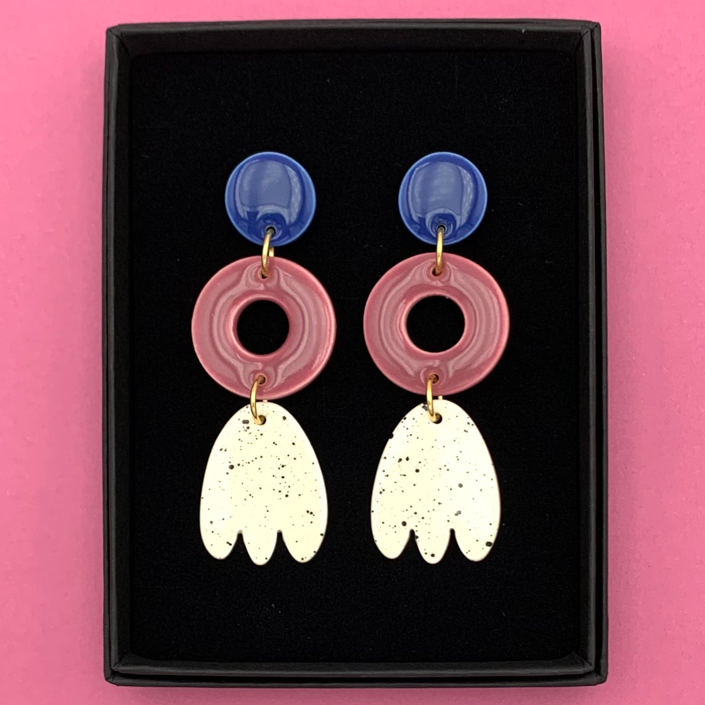 Boucles d'oreilles 3 pièces, bleu, prune et blanc moucheté